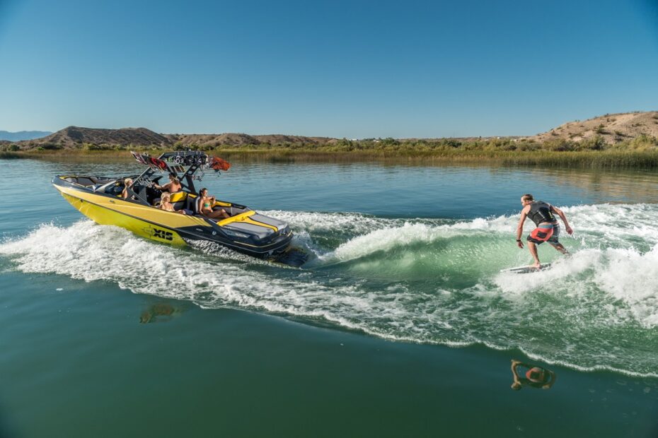 wakeboarding, speedboat